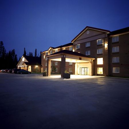 Woodlands Inn & Suites Форт-Нельсон Экстерьер фото