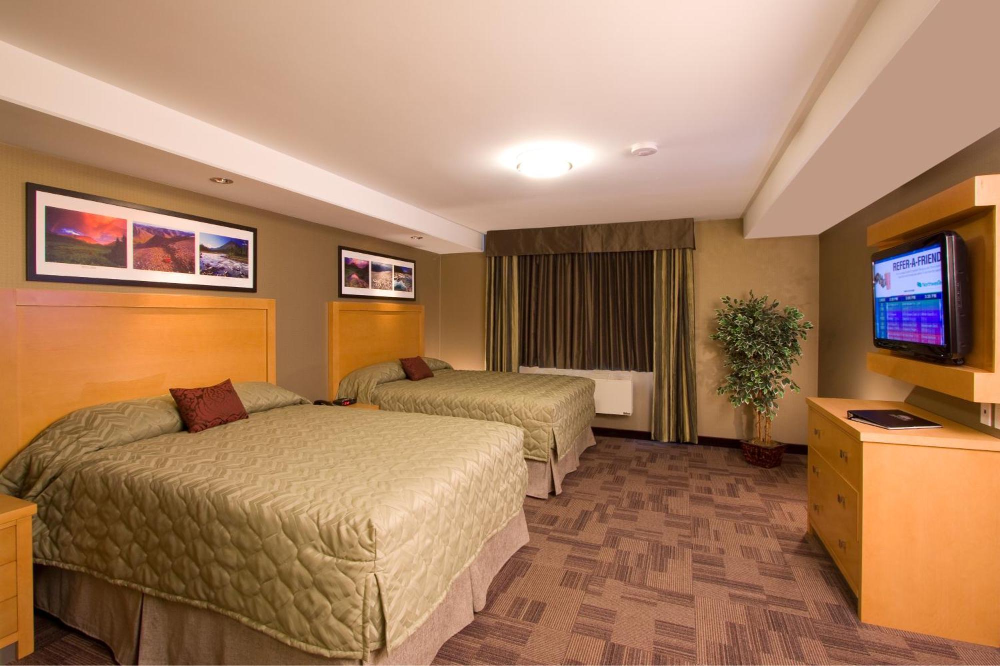 Woodlands Inn & Suites Форт-Нельсон Экстерьер фото
