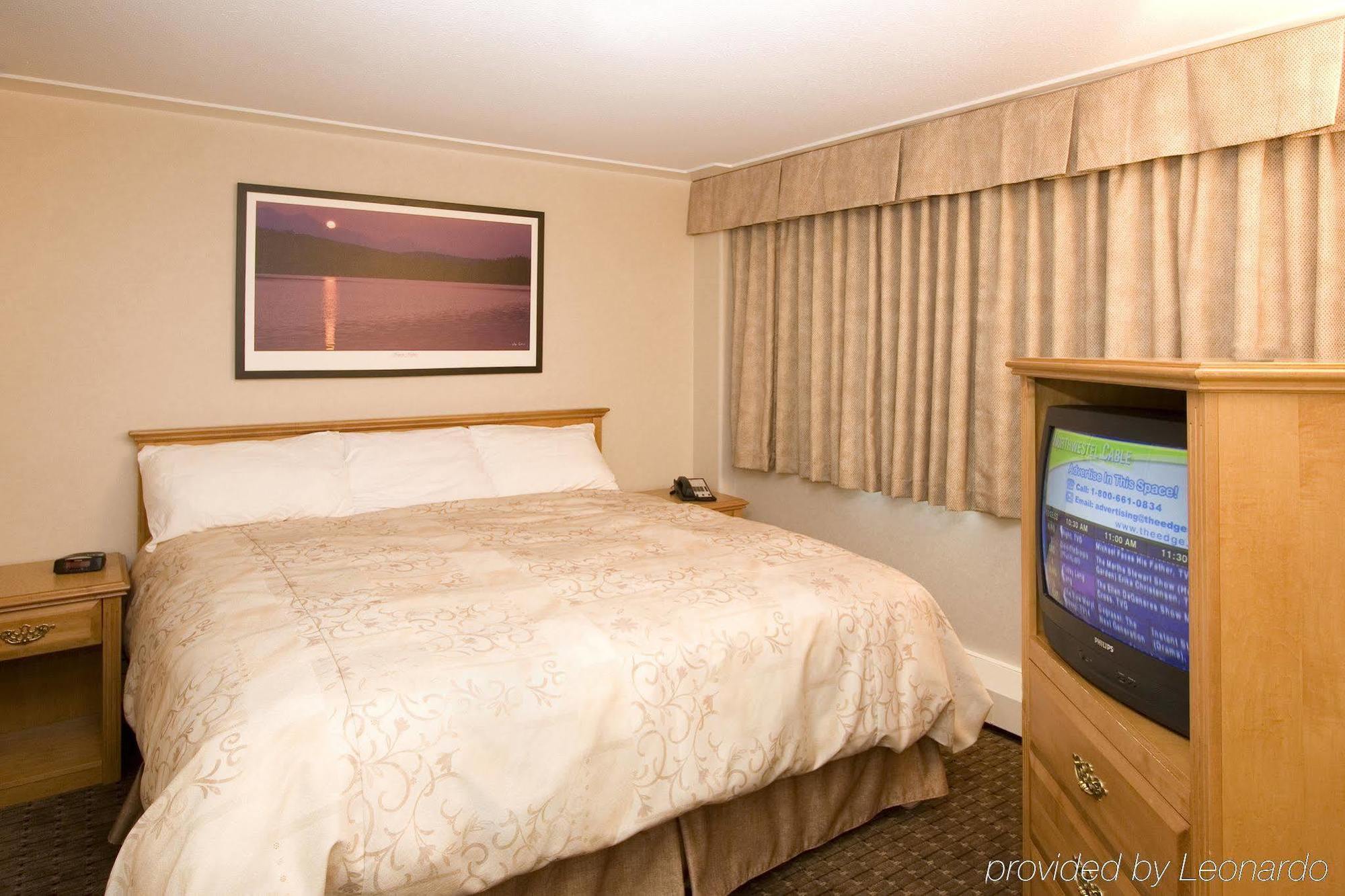 Woodlands Inn & Suites Форт-Нельсон Номер фото